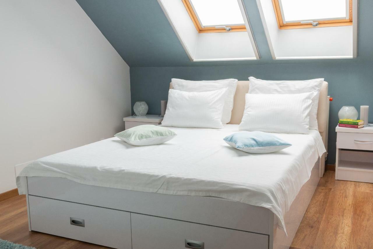 Cozy Flat In The Heart Of The City Oradea Ngoại thất bức ảnh