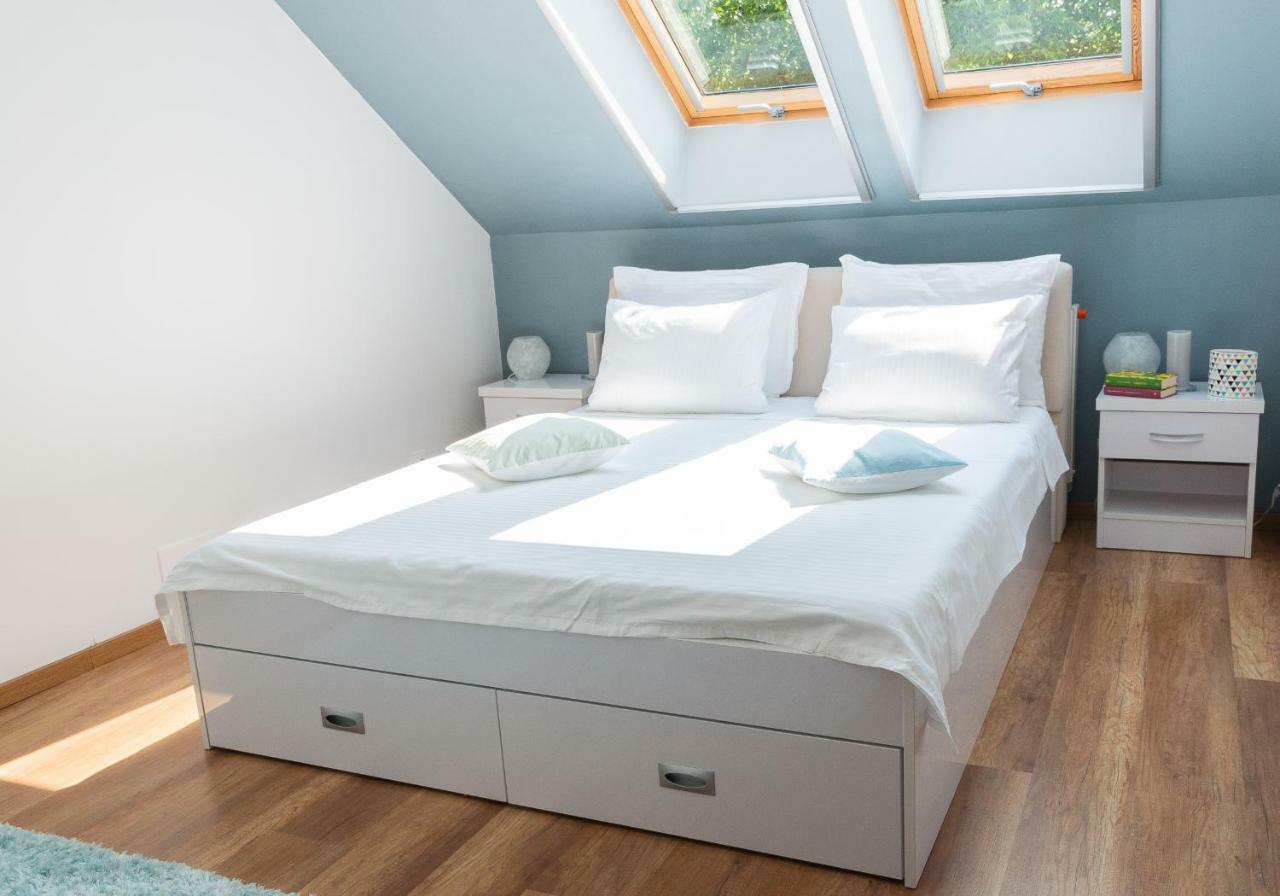 Cozy Flat In The Heart Of The City Oradea Ngoại thất bức ảnh